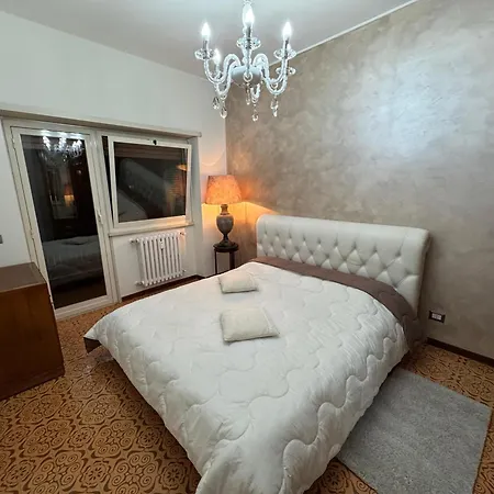 Elegant Apartment *